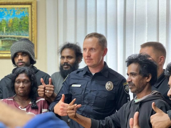 Відривали нігті, били дверима по голові: російські окупанти знущалися з полонених громадян Шрі-Ланки