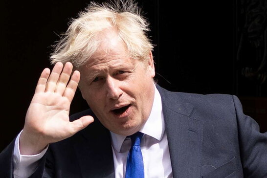 Джонсон повертається з відпустки на Карибах, щоб поборотися за посаду прем'єра Британії