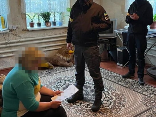 Передала окупантам вкрадені з Укрпошти 2 млн грн: затримано колаборантку