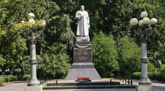 У Києві демонтують пам’ятники Ватутіну і Щорсу