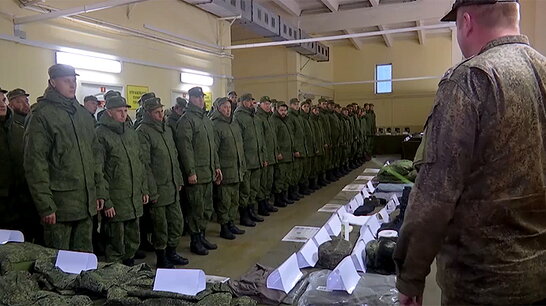 Мобілізованих на Луганщині одягають у форму, зняту з убитих і поранених – ОВА