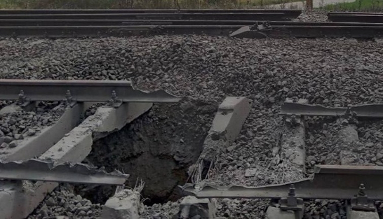 На Луганщині партизани знищили залізничне полотно, яким росіяни підвозили техніку (відео)