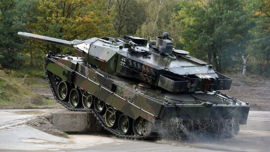 Польща у п'ятницю відправить Україні перші танки Leopard - ЗМІ