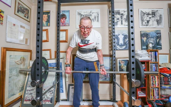Найсильніший дідусь у світі встановив новий рекорд з важкої атлетики у 86 років