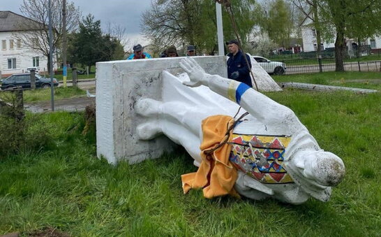 На Львівщині демонтували два радянські пам'ятники