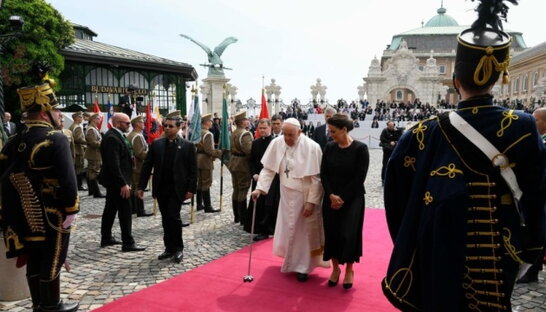 Папа Римський зустрівся із українськими біженцями в Угорщині