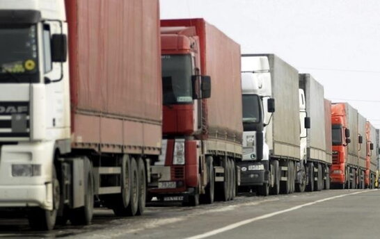 Польські фермери заблокували рух вантажівок з України