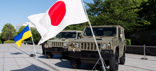 Японія відправила Україні перші військові позашляховики