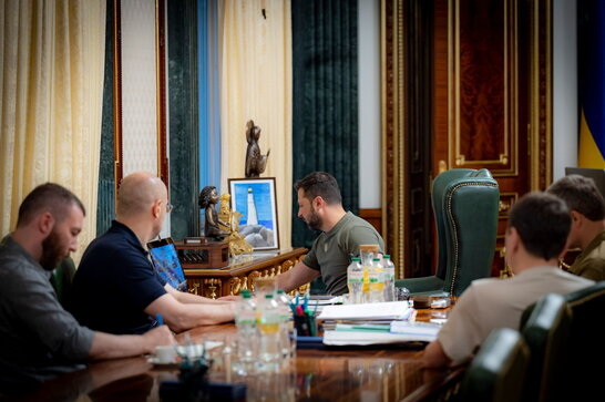 На фронті напружені оборонні та наступальні операції - Залужний