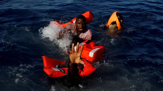 В Ла-Манші перекинувся човен з мігрантами: 6 загинуло