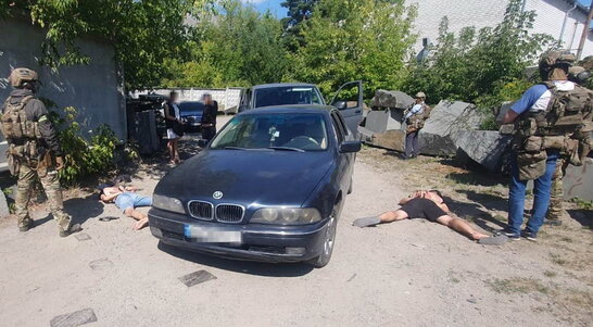 СБУ затримала банду рекетирів, які «вибивали» гроші з військовослужбовця ЗСУ