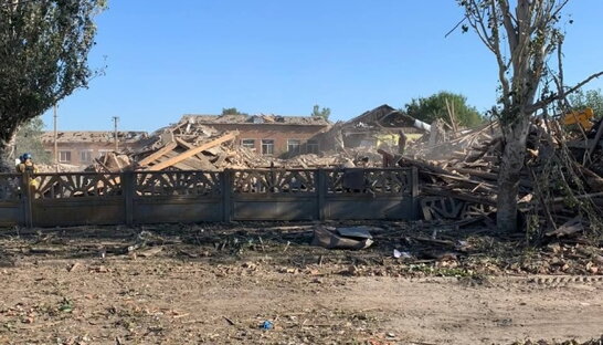 Вночі окупанти зруйнували гімназію та будинки біля Запоріжжя