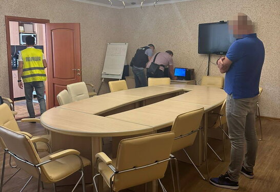 Пів мільйона гривень за укладання договору з водопостачання: СБУ викрила працівника Київводоканалу