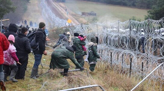 У Міноборони Польщі заявили про спробу мігрантів прорвати кордон з боку білорусі
