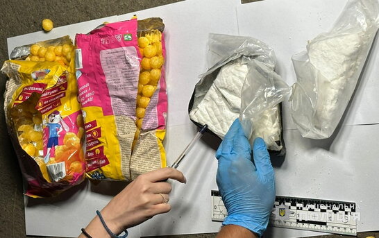 На оборудки їздив з донькою, а "товар" приховував у дитячому рюкзаку: правоохоронці викрили одесита у збуті кокаїну