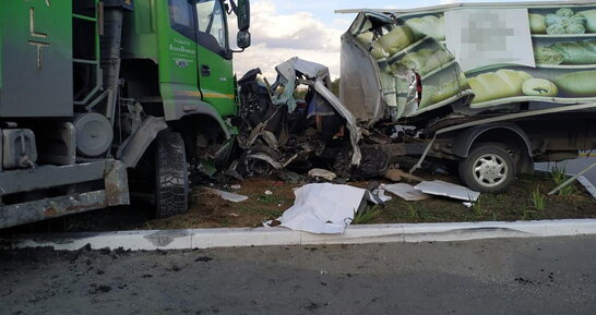 На Дніпропетровщині зіткнулися самоскид та хлібний фургон: один з водіїв загинув