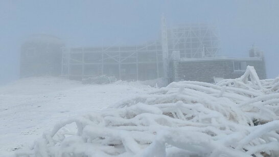 Перші морози в Україні: у Карпатах зафіксували -5°С, сніг та туман