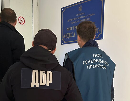 Керівництво митного посту аеропорту “Одеса” викрили на хабарництві - ДБР