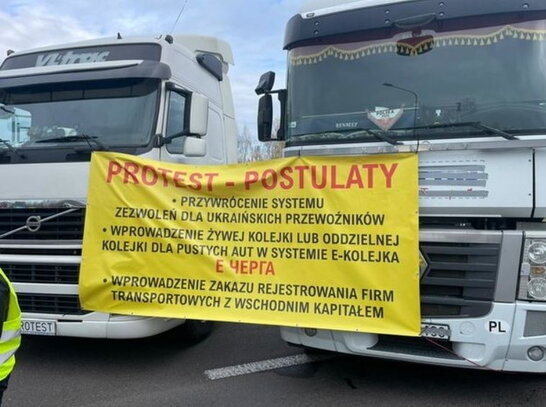 Протест поляків: на кордоні утворилися 35-кілометрові черги