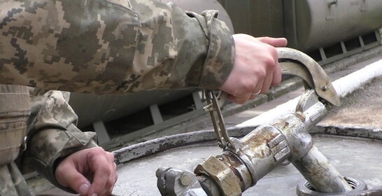 Міноборони зобов’яже постачальників маркувати пальне для ЗСУ червоним кольором