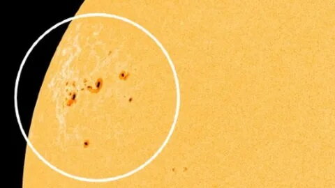 На Сонці з’явилася масивна область сонячних плям