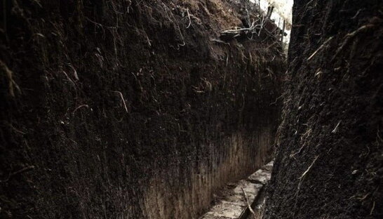 Росіяни скидають в окопи українських військових отруйний газ - CNN