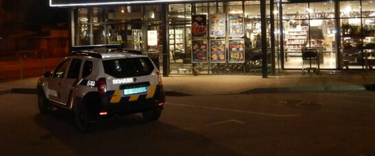 Одесит у супермаркеті вдарив чоловіка ножем