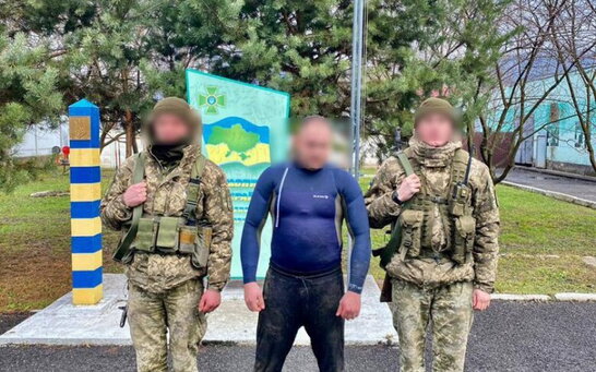 Намагалися незаконно потрапити в Україну: прикордонники виловили в Тисі двох чоловіків
