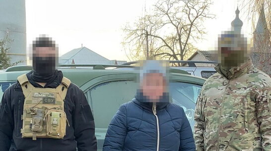 Допомагала окупантам провести фейковий референдум на Херсонщині: СБУ затримала колаборантку