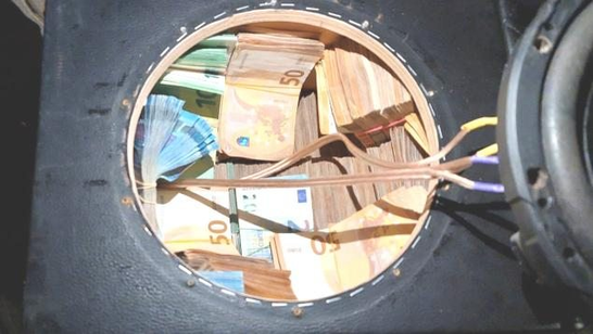 Незаконне ввезення €440 тисяч: у Молдові двох українців засудили
