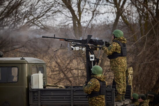 Президент відвідав на Дніпропетровщині центр підготовки мобільних груп ППО