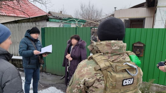 На Донеччині жінка влаштувалася продавчинею біля вокзалу, щоб шпигувати за ЗСУ