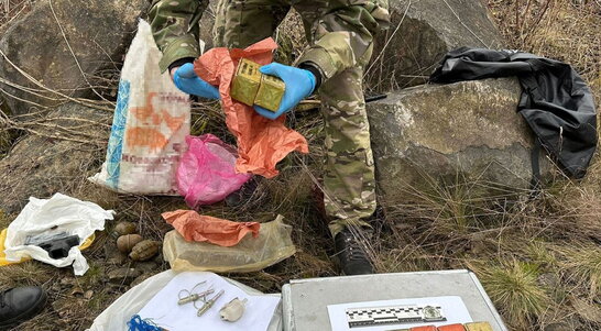 СБУ виявила 3 схрони з російською зброєю та вибухівкою