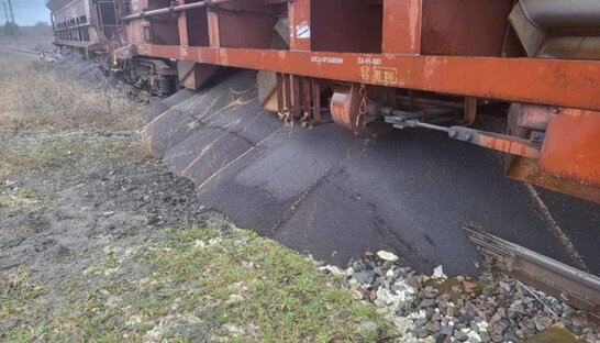 В Польщі на станції "Дорогуськ" невідомі висипали на землю збіжжя з трьох українських зерновозів