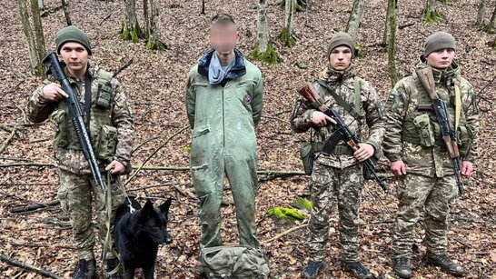 Прикордонники затримали вісьмох чоловіків, які хотіли втекти до Словаччини