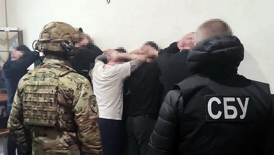 Виманював гроші у родичів українських військових: СБУ викрила в’язня виправної установи