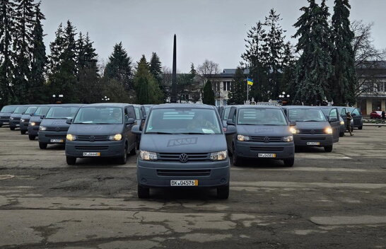 Прикордонники отримали від MK Foundation 50 мікроавтобусів
