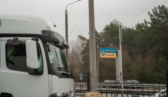 Україна закликала Польщу забезпечити безперешкодний рух автобусів через кордон