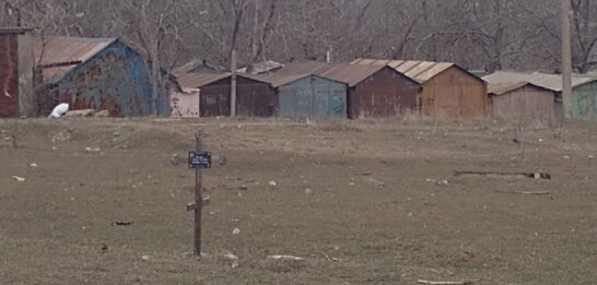 В окупованому Маріуполі виявили ще одне місце стихійного поховання людей