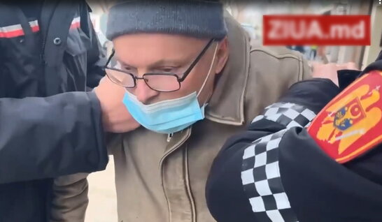 У Кишиневі чоловік жбурнув «коктейлі Молотова» у посольство рф