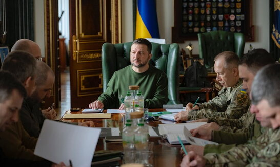 Зеленський провів нараду з військовими й урядовцями