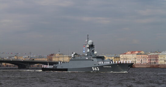 На військово-морській базі в Росії загорівся ракетний корабель "Сєрпухов" - ГУР (ВІДЕО)