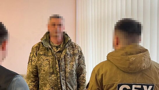 За хабарі "списував" ухилянтів з військового обліку: СБУ викрила у Чернігові очільника ВЛК