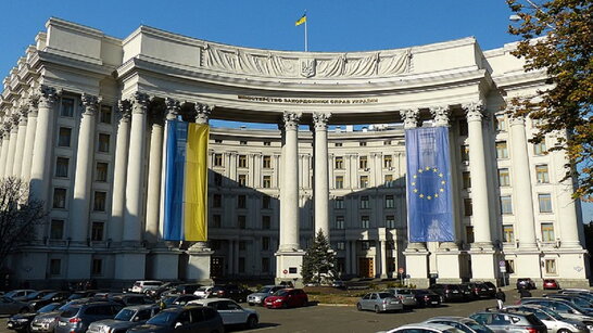 У МЗС роз'яснили як діятимуть обмеження консульських послуг для чоловіків за кордоном