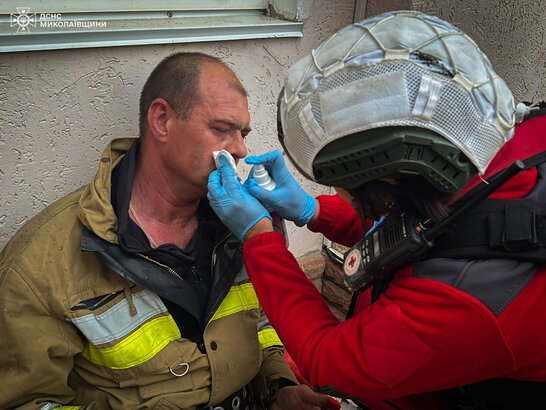 У Миколаєві під час гасіння пожежі постраждало 5 рятувальників