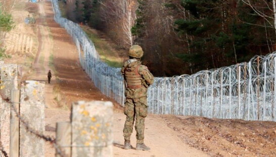 На кордоні з Білоруссю мігрант пограбував польського прикордонника