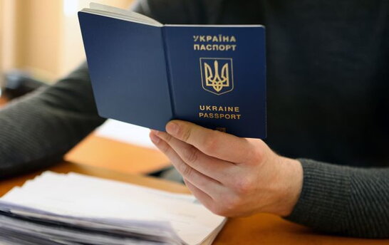 Діти-сироти безкоштовно отримають паспорти за кордоном