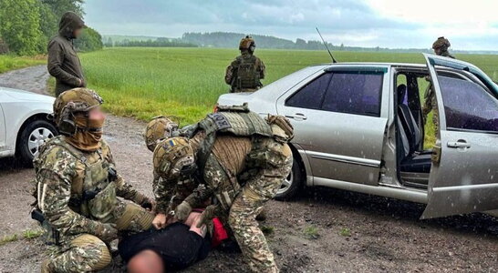 На Чернігівщині затримали чоловіка, який видурив у матері зниклого безвісти військового $3000
