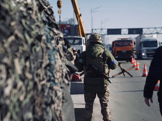 В Одесі водій "покатав" на капоті військових на блокпосту
