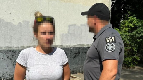 "Зливала" рашистам локації українських блокпостів поблизу Харкова: СБУ затримала інформаторку рф